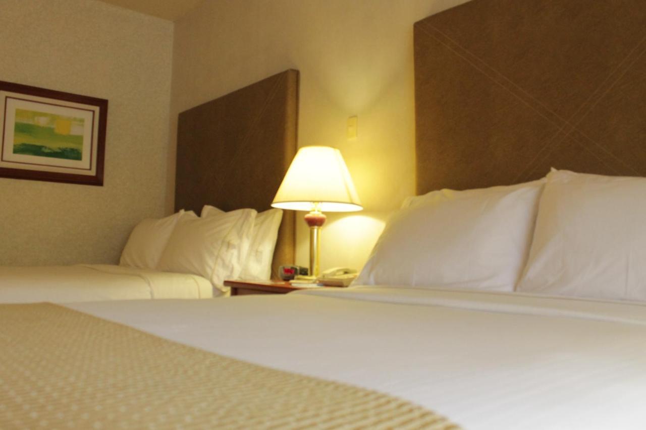 Holiday Inn Express Chihuahua By Ihg Экстерьер фото