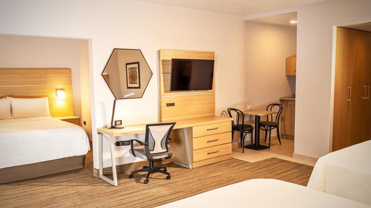 Holiday Inn Express Chihuahua By Ihg Экстерьер фото