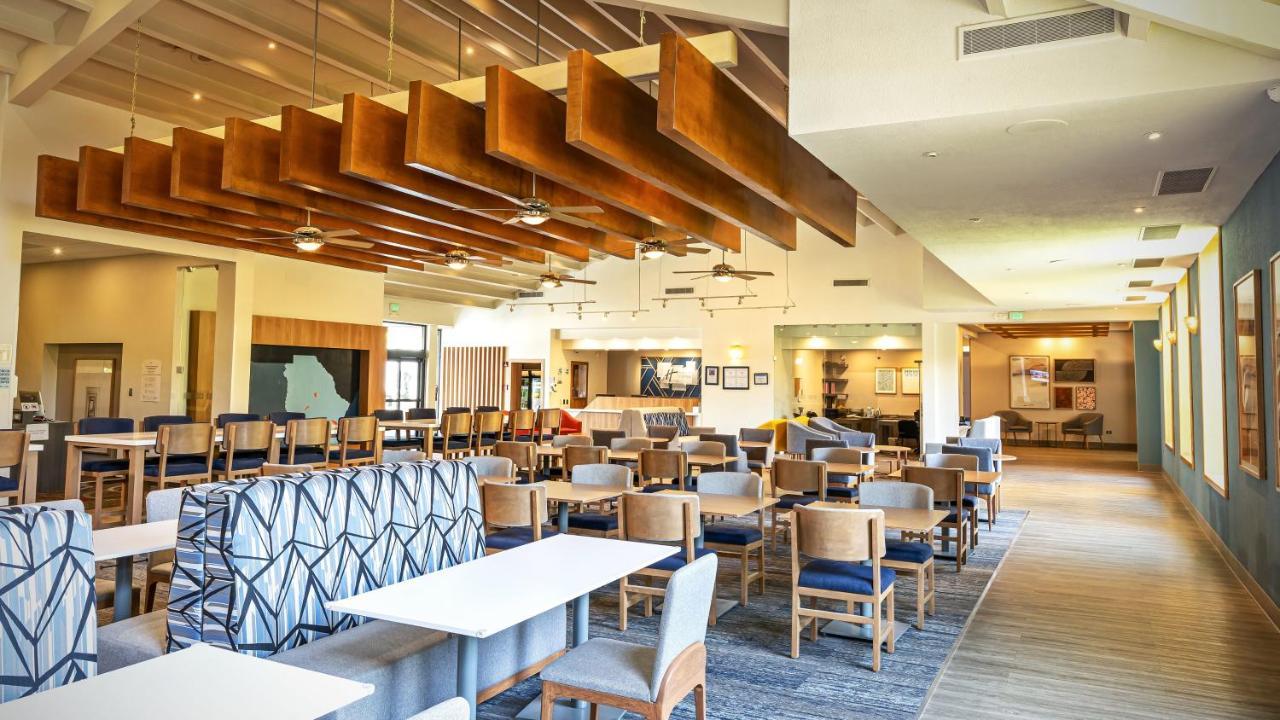 Holiday Inn Express Chihuahua By Ihg Экстерьер фото